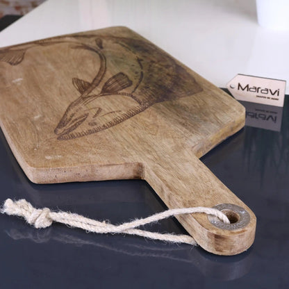 Wooden cutting board with fish design and handle, featuring Maravi branding.