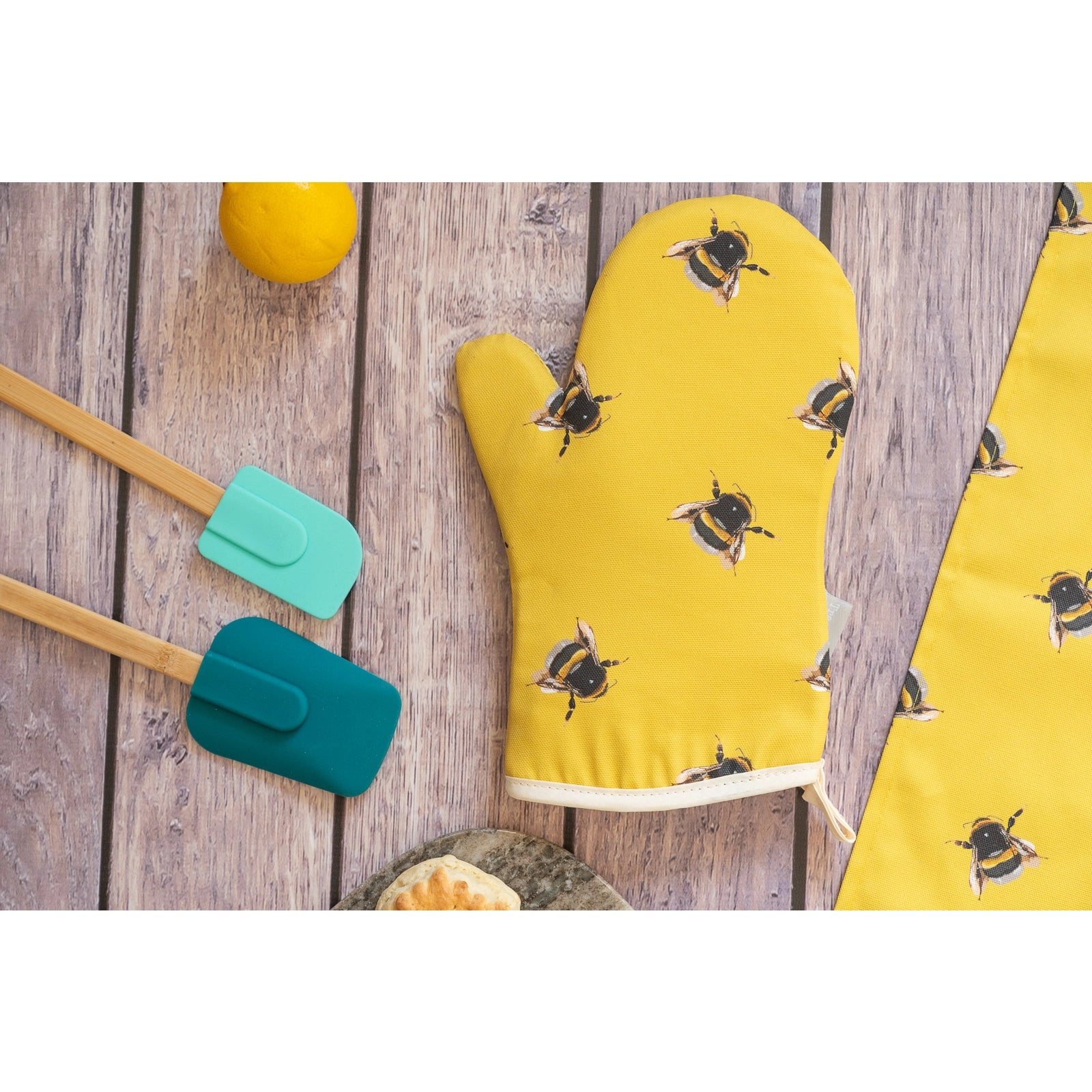 Tracey Cooper Bee Oven Gauntlet