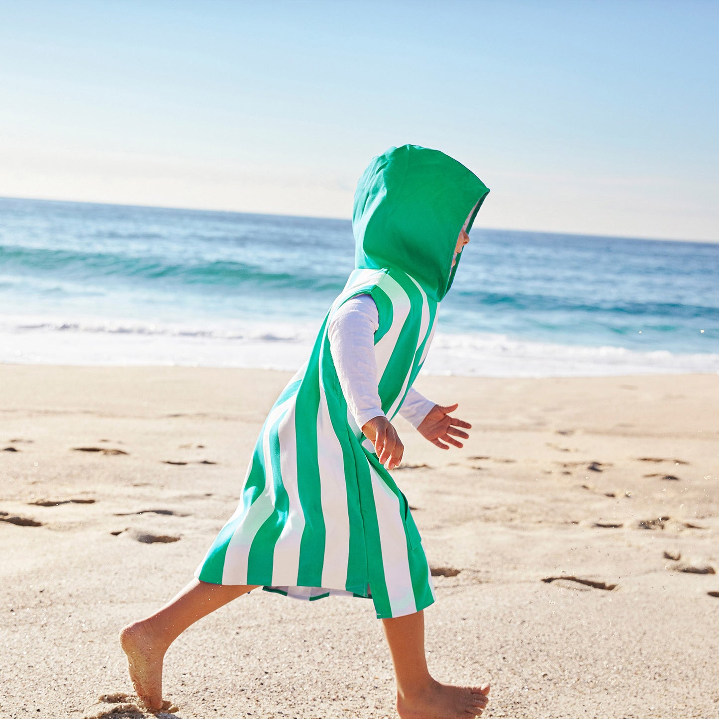 Kids Poncho Cancun Green from Home and Bay model